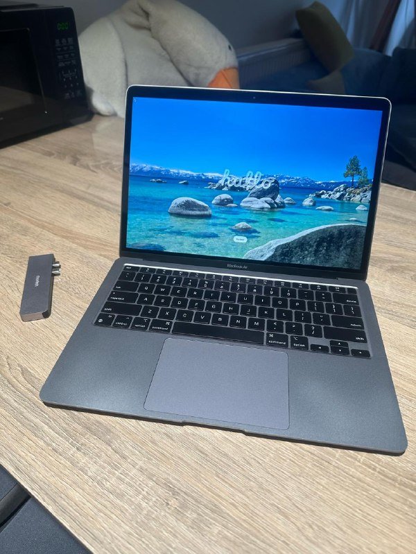 MacBook Air M1 8gb RAM 256 SSD