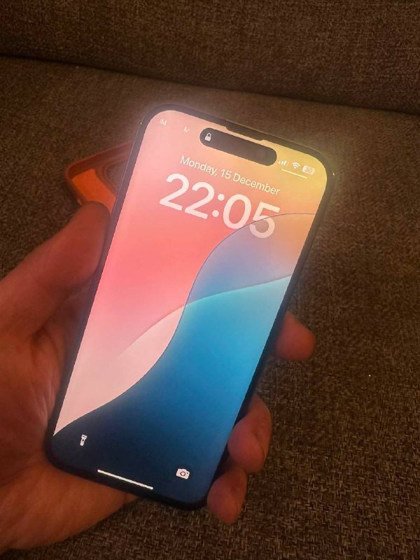 iPhone 15 Pro 128 ГБ с чехлами