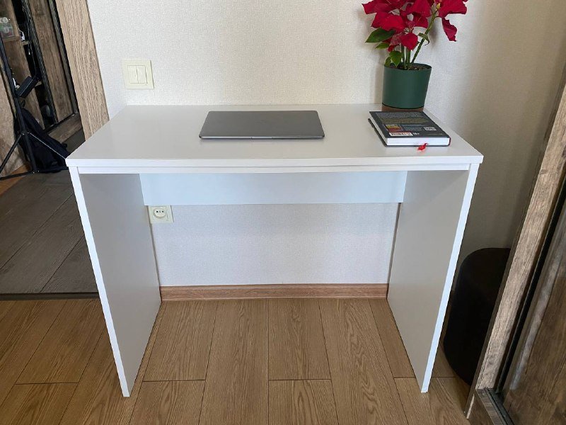 Стол 90x45 см с дефектом скола 2