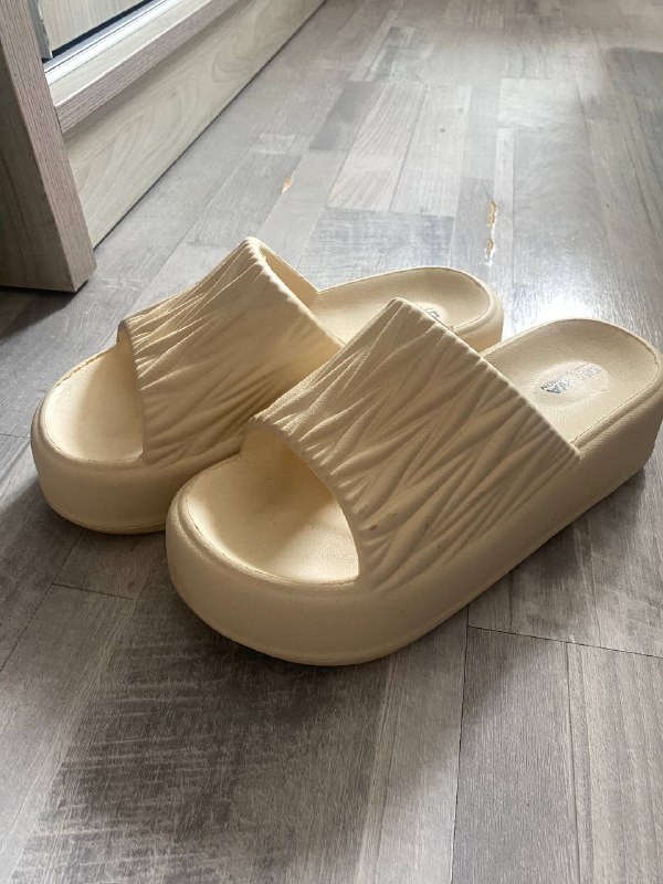 Мужские и женские брендовые шлепанцы и одежда 9