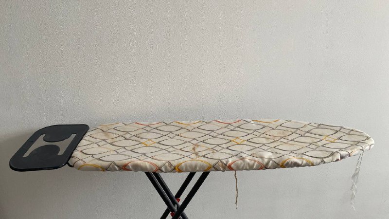 Пуфик, Лампа настольная, Стол и стул, Гладилка 6