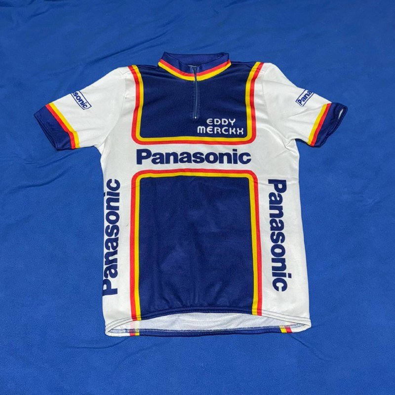 черная джерси Gore, белая джерси Nalini, джерси Rapha G.S. Imperial merino, винтажная джерси Deutschlandsberg Austria, винтажная джерси Eddy Merckx Panasonic, черное джерси Rapha core, черная джерси B'twin, длинные бибы Gore, длинные бибы Dhb 5