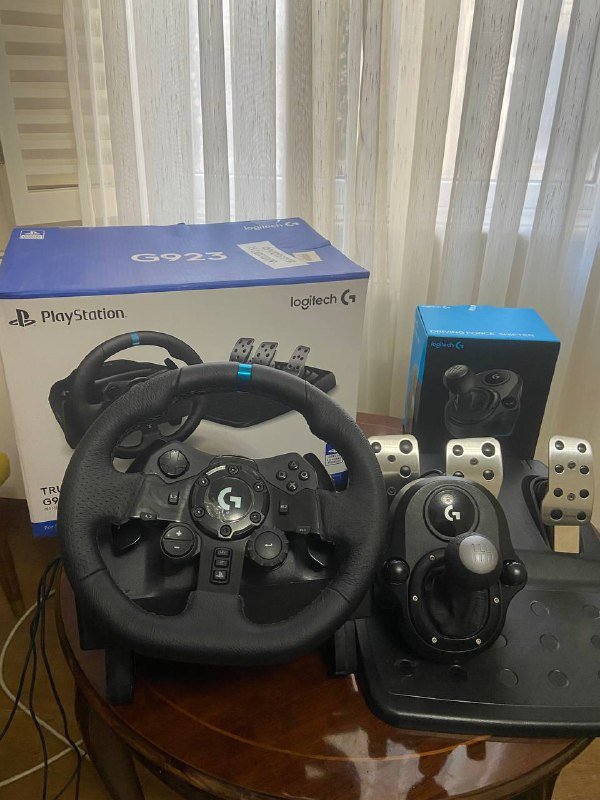 Игровой руль Logitech G923 с педалями и переключателем передач