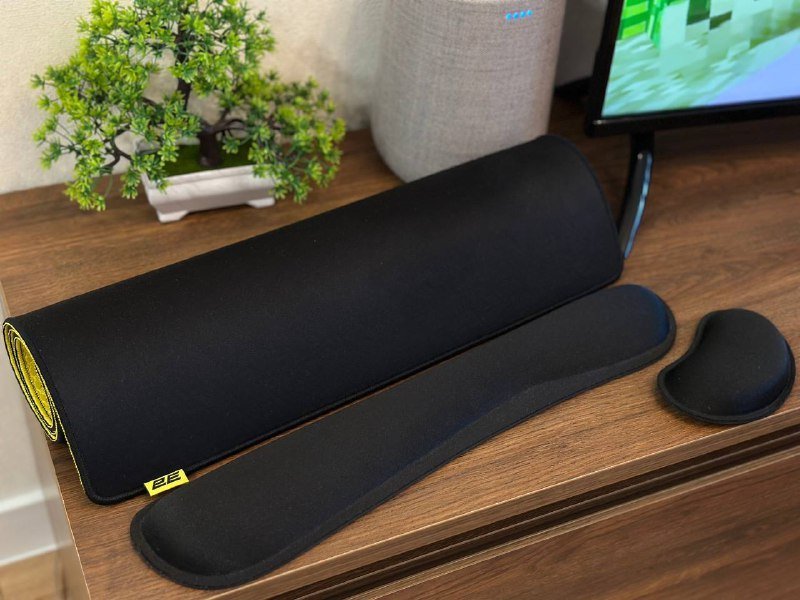 Коврик на стол с мягкой подставкой для рук и мыши