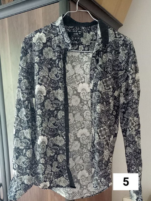 Ботинки Elbrus, куртка косуха, куртка Armani, джинсовые шорты, рубашка, духи, футболка 5