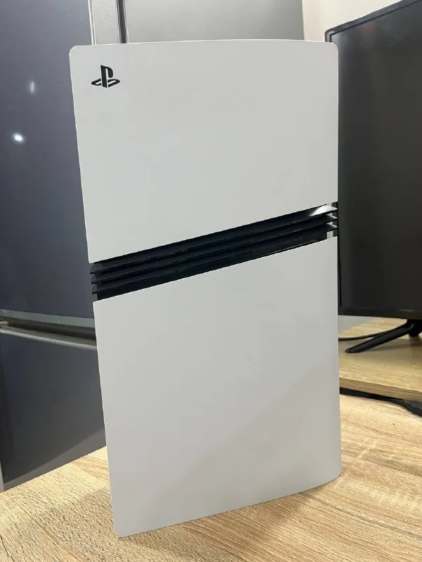 PlayStation 5 Pro, 2 геймпада, зарядная станция 1