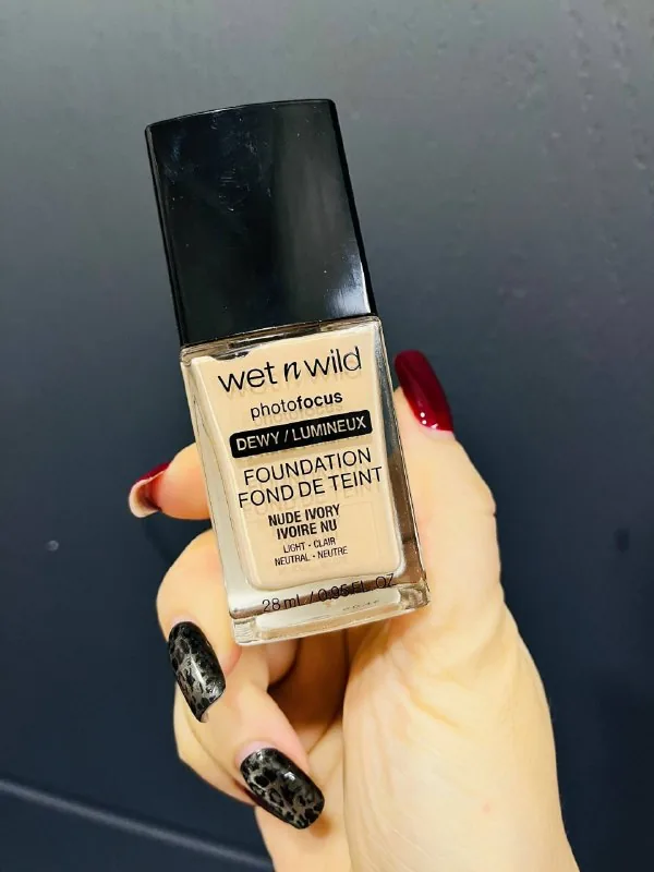 Wet n Wild Photo Focus Dewy Foundation, Nude Ivory