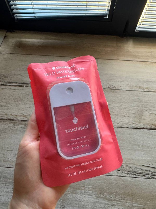 Мерный стакан, овощечистка, венчик, терка, нож, форма, кофта, рубашка, джинсы, железо, витамин Д, санитайзер, румяна 8