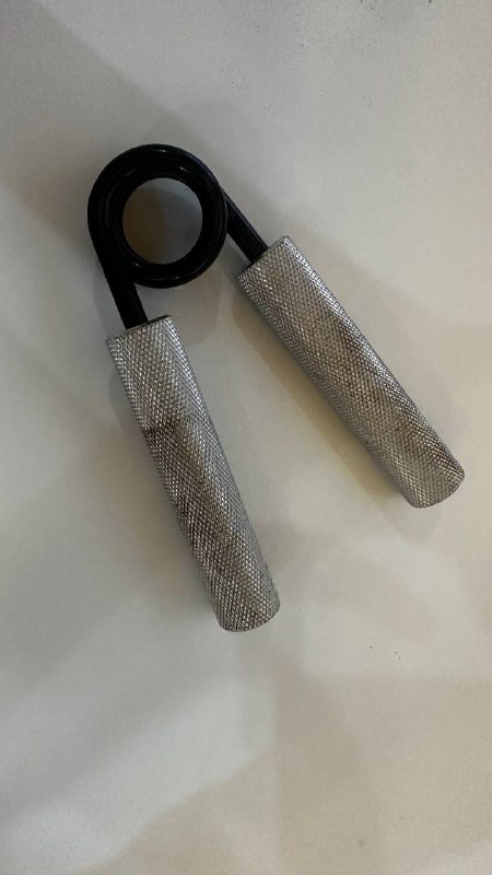 Шарф и шапочка ручной работы, стразы, трафарет, книги, перчатки, кабель USB, ремешок, эспандер, противень, аквашузы 8