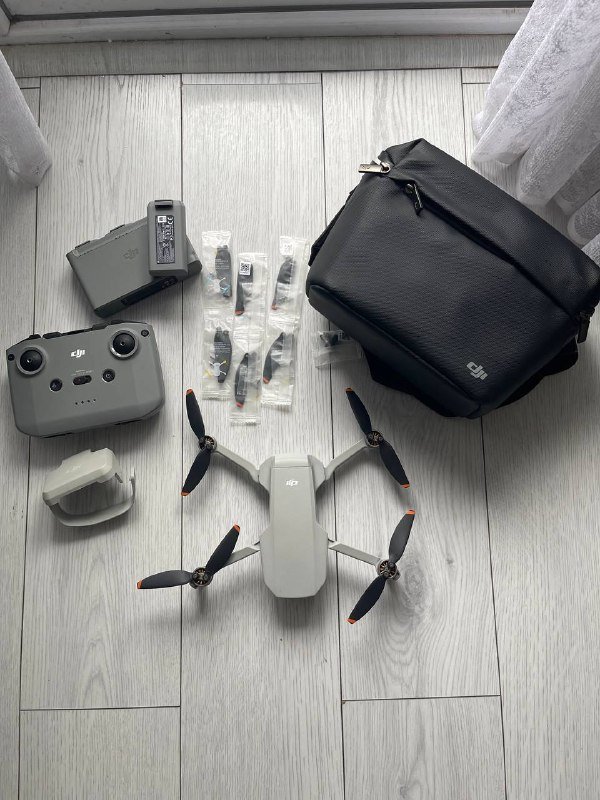 Квадрокоптер DJI Mini 2 Fly More Combo