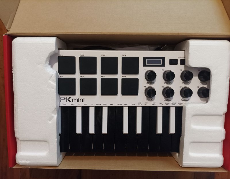 Akai MPK Mini II MIDI контроллер 3
