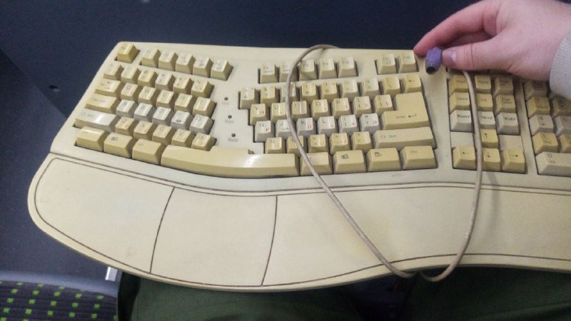 Клавиатура с устаревшим коннектором