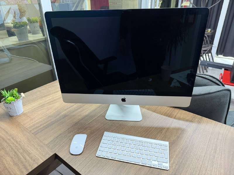 I Mac 27 дюймов 2017 с клавиатурой и мышкой
