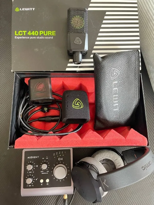 Lewitt LCT 440 PURE, Audient iD4, Beyerdynamic DT 770 PRO 1