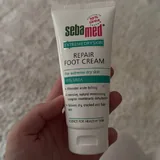 Кремы с мочевиной Isana и Sebamed 3