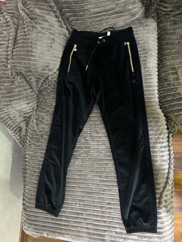 мужские спортивные штаны Adidas, женский свитер, женские брюки Zara 3