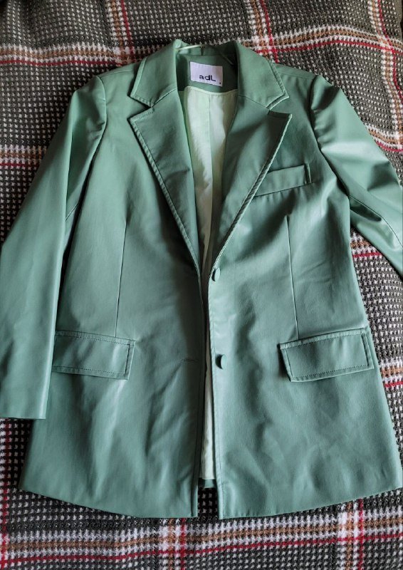 Пиджак из мягкого кожзама размер M