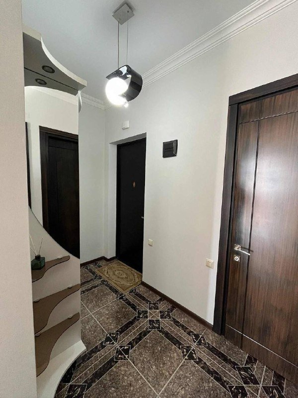 4-комнатная квартира с 3 спальнями в Батуми 4