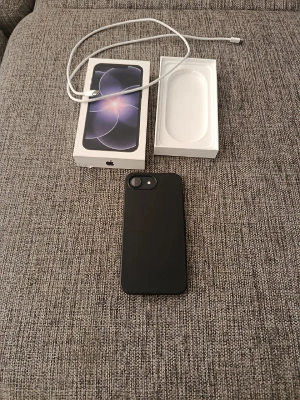 iPhone 17E 256 ГБ E-SIM 1