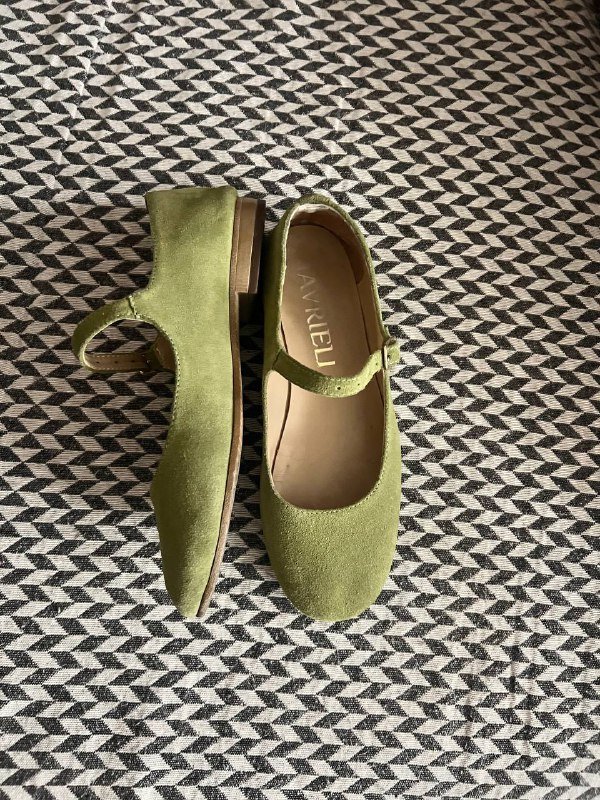 Книга, босоножки, туфли-балетки, кеды, сумки, блузка 4