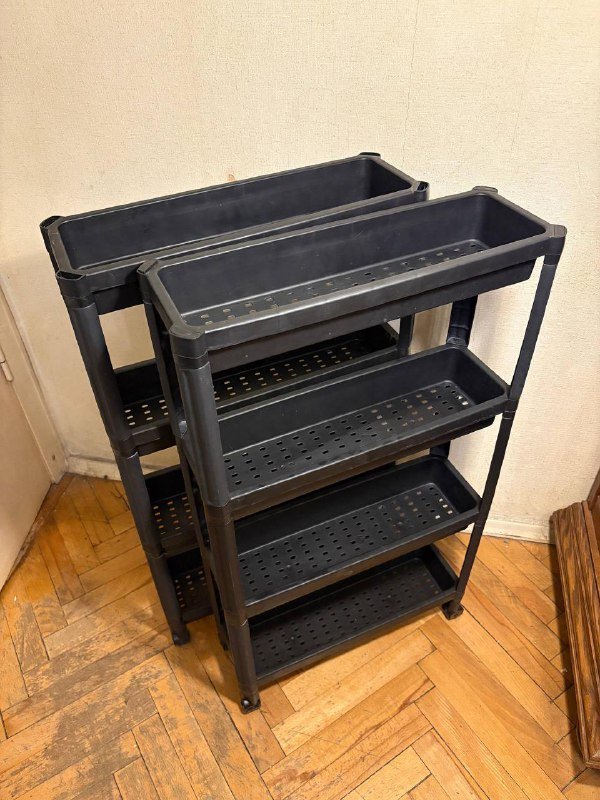 Пластиковые четырехярусные полки на колесиках
