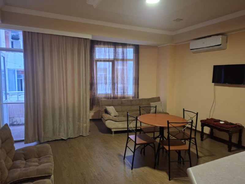 ბინა დღიურად ინასარიძის ქუჩაზე ცალკე საძინებლით 5