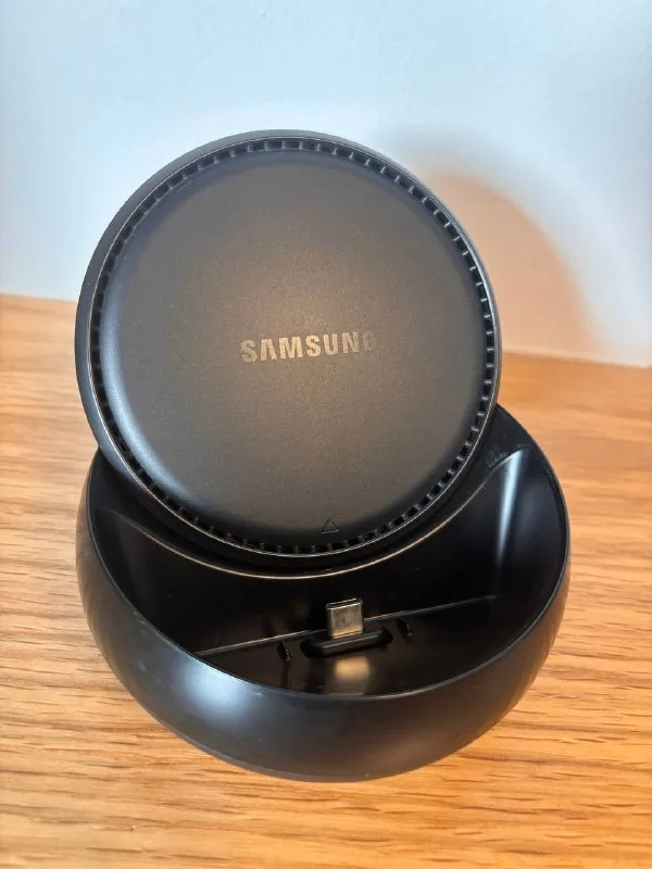 Док-станция Samsung DeX Station EE-MG950 1
