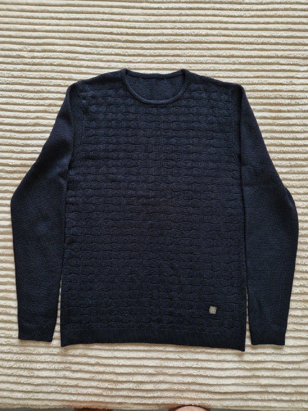 Шерстяные и хлопковые свитеры S размера 4