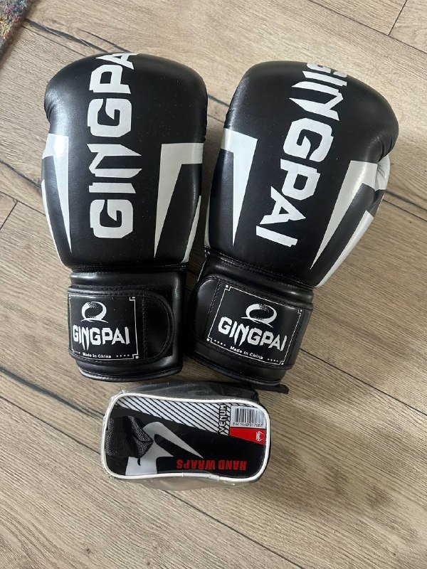 Боксерские перчатки комплект