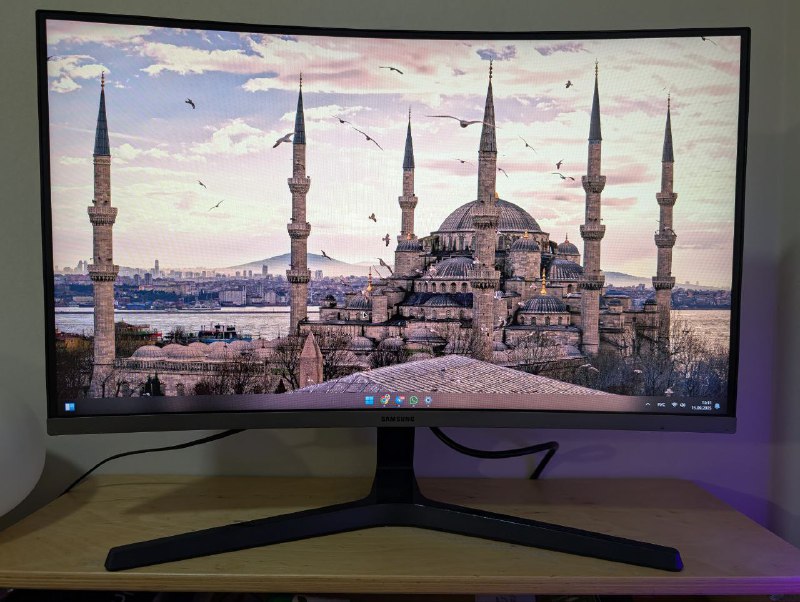 Изогнутый монитор Samsung 27 дюймов 2