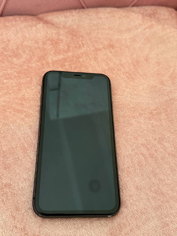 iPhone 11 128GB с оригинальным проводом 9