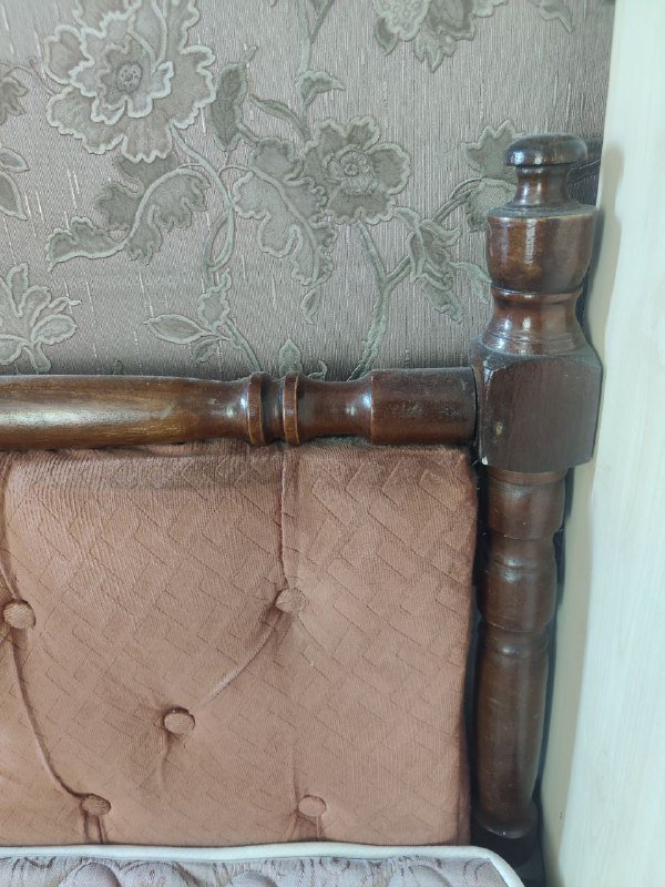 Кровать 140см×200см с матрасом из резного дерева