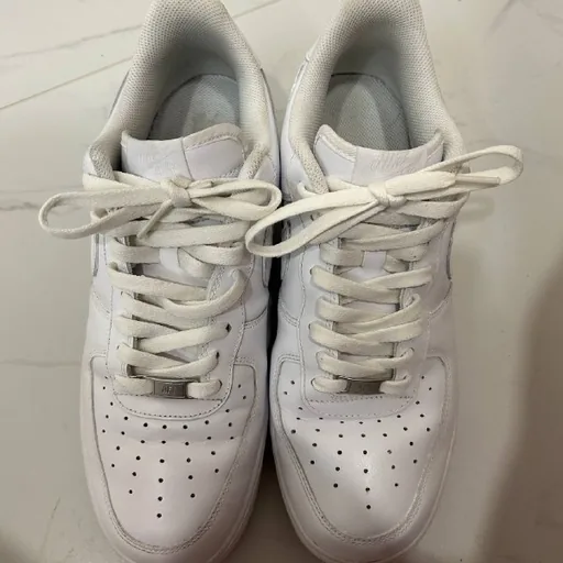 Белые кроссовки Nike Air Force One