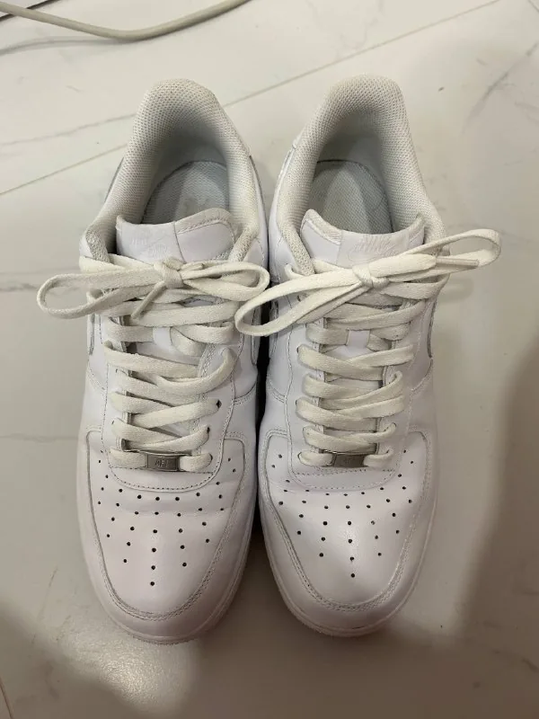 Белые кроссовки Nike Air Force One 1