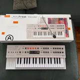 Синтезатор Arturia MiniFreak 1