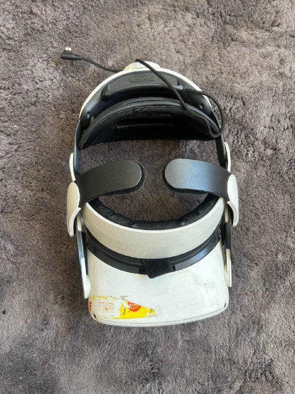 VR-шлем Meta Quest 2 с аксессуарами 2