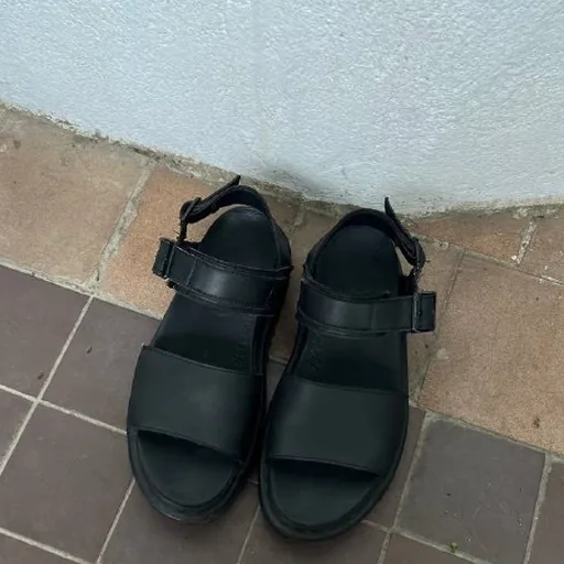 Сандали Dr. Martens