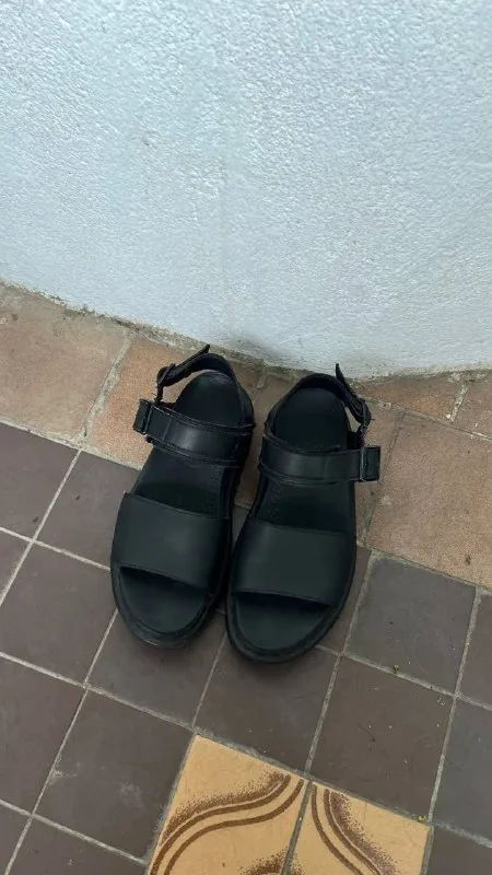 Сандали Dr. Martens 1