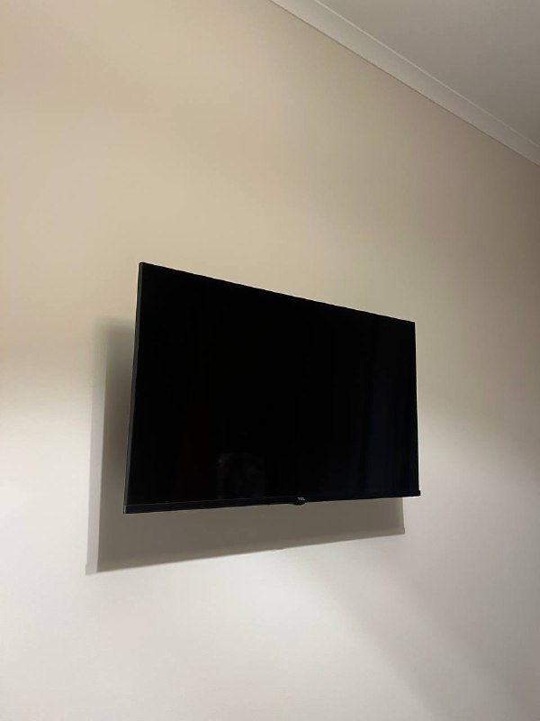 TCL 32 телевизор с пультом
