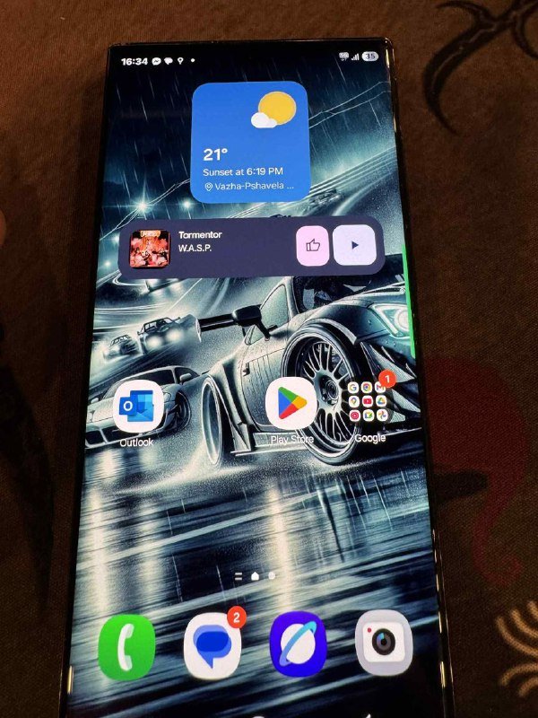 Samsung S23 Ultra с зарядкой, с треснутой задней панелью 2