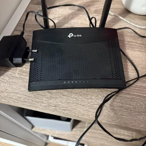 LTE + WiFi роутер TP-LINK MR100