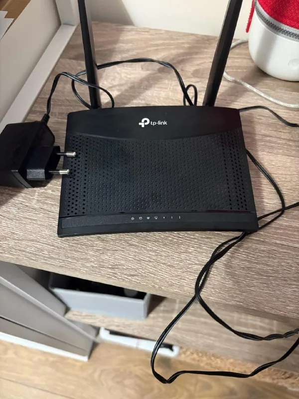 LTE + WiFi роутер TP-LINK MR100