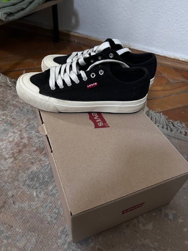 Кожаная женская куртка, Кеды Levi’s, Юбка S 4