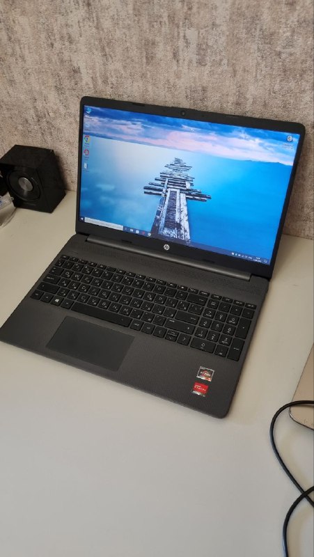 Ноутбук HP 15s Ryzen 3 3250u 8GB 250GB SSD