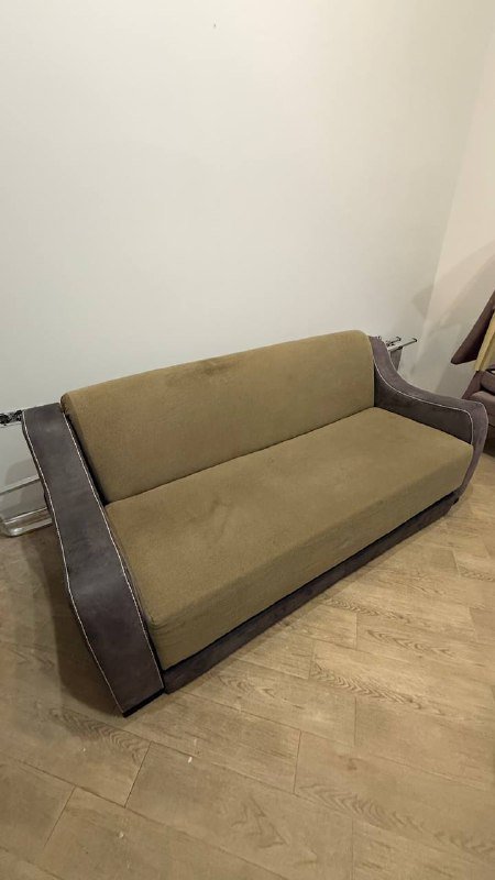 Диван раскладывающийся в хорошем состоянии