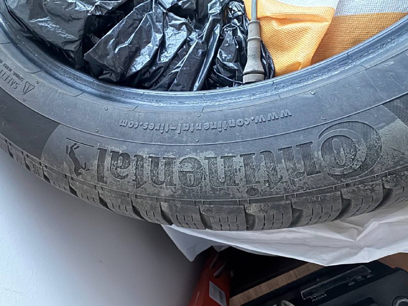 Резина Continental 255/45 R20, Детское кресло 3
