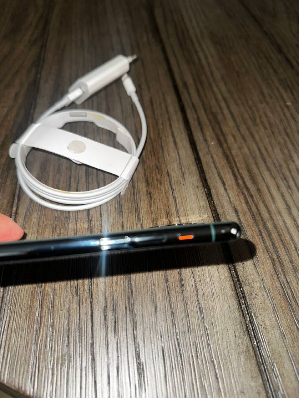 Apple iPhone 11 Pro зеленый с зарядным устройством 3