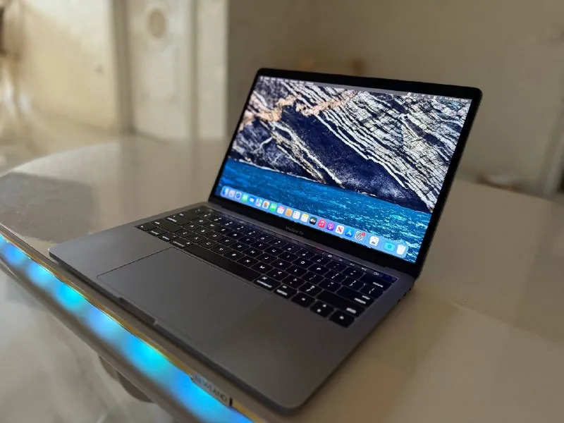 MacBook Pro 13 A1706 1