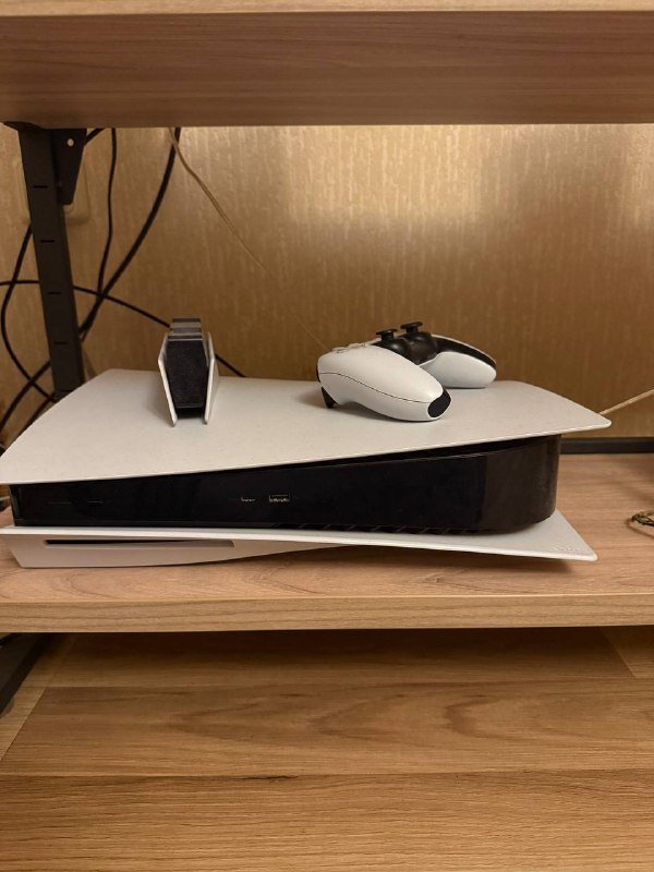 Playstation 5 1TB, джойстик, зарядка, аккаунт с играми