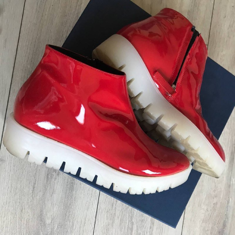 Ботинки из натуральной лаковой кожи размер 37 4